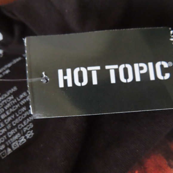 hot topic Motionless In White Group Boyfriend Fit Girls T-Shirt 2XL NWT - Picture 5 of 6